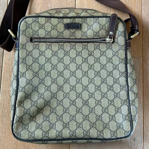 Gucci Handbags - Vintage Gucci messenger bag